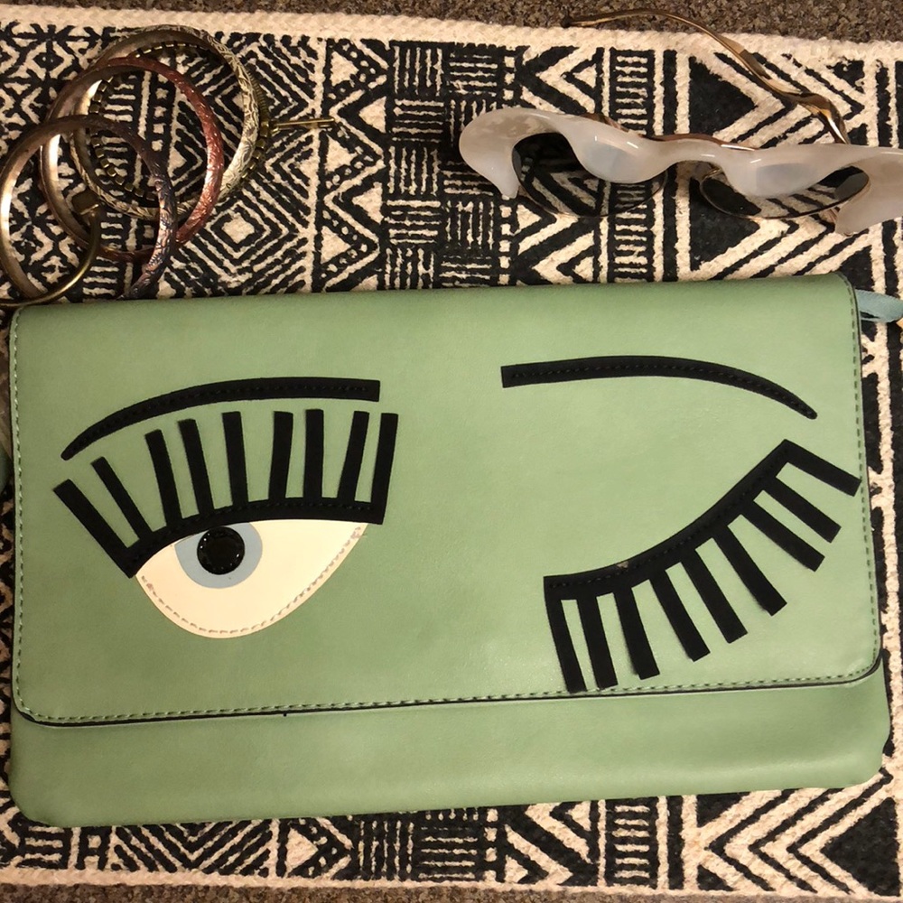 🎀👛Clutch👛🎀 - Picture 2 of 3
